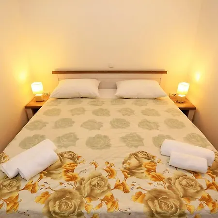 Apartment Bruno Lucija *